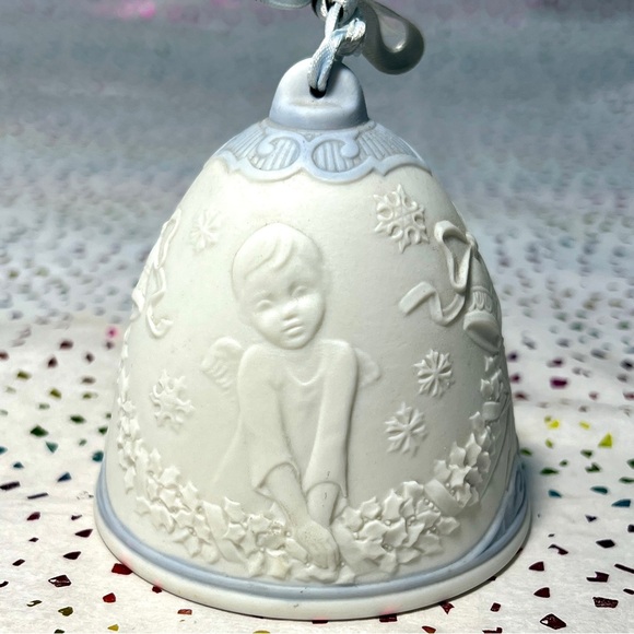 Vintage Lladró 2000 Christmas Bell - Picture 4 of 8